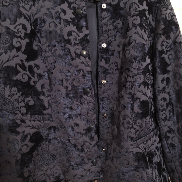 Button down jacket - Picture 2 of 3